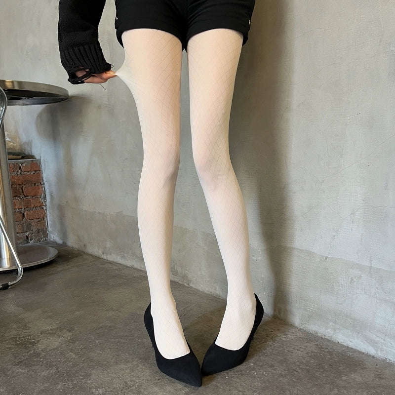 Diamond patterned pantyhose