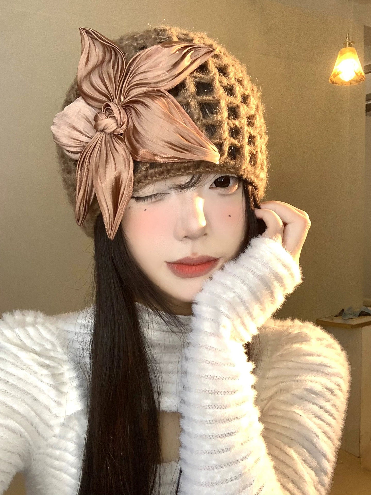 Three dimensional flower hollow woven toe cap