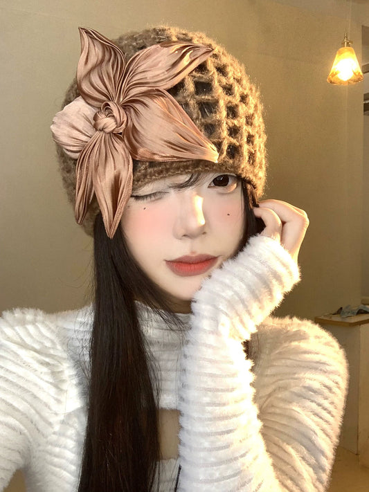 Three dimensional flower hollow woven toe cap