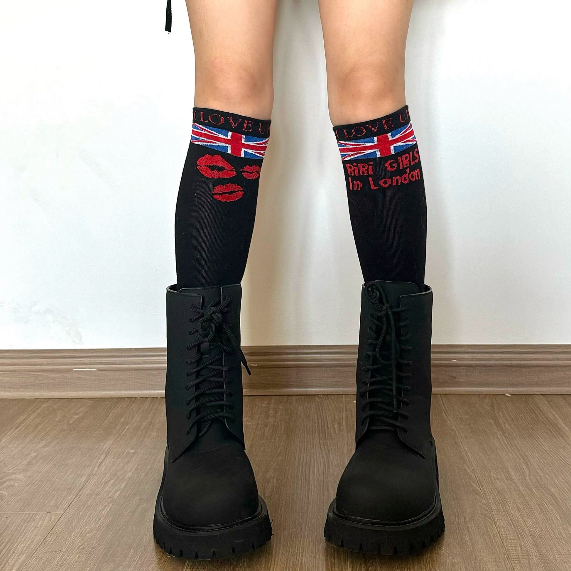 Stylish London girls lip print knit calf socks
