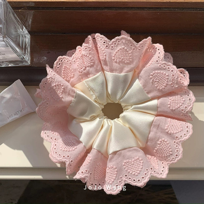 Ballet lace colon scrunchie