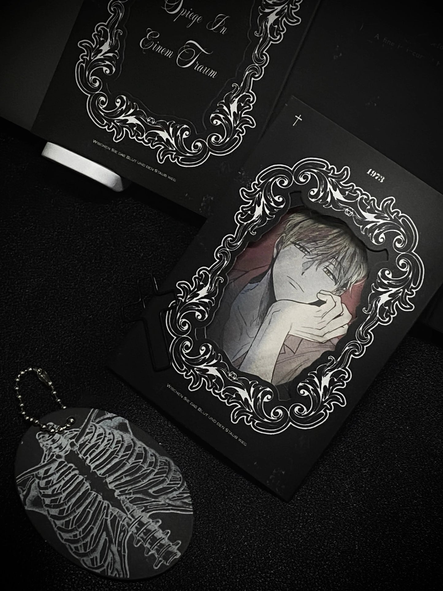 Three-fold double hollow folding * dark | packing material